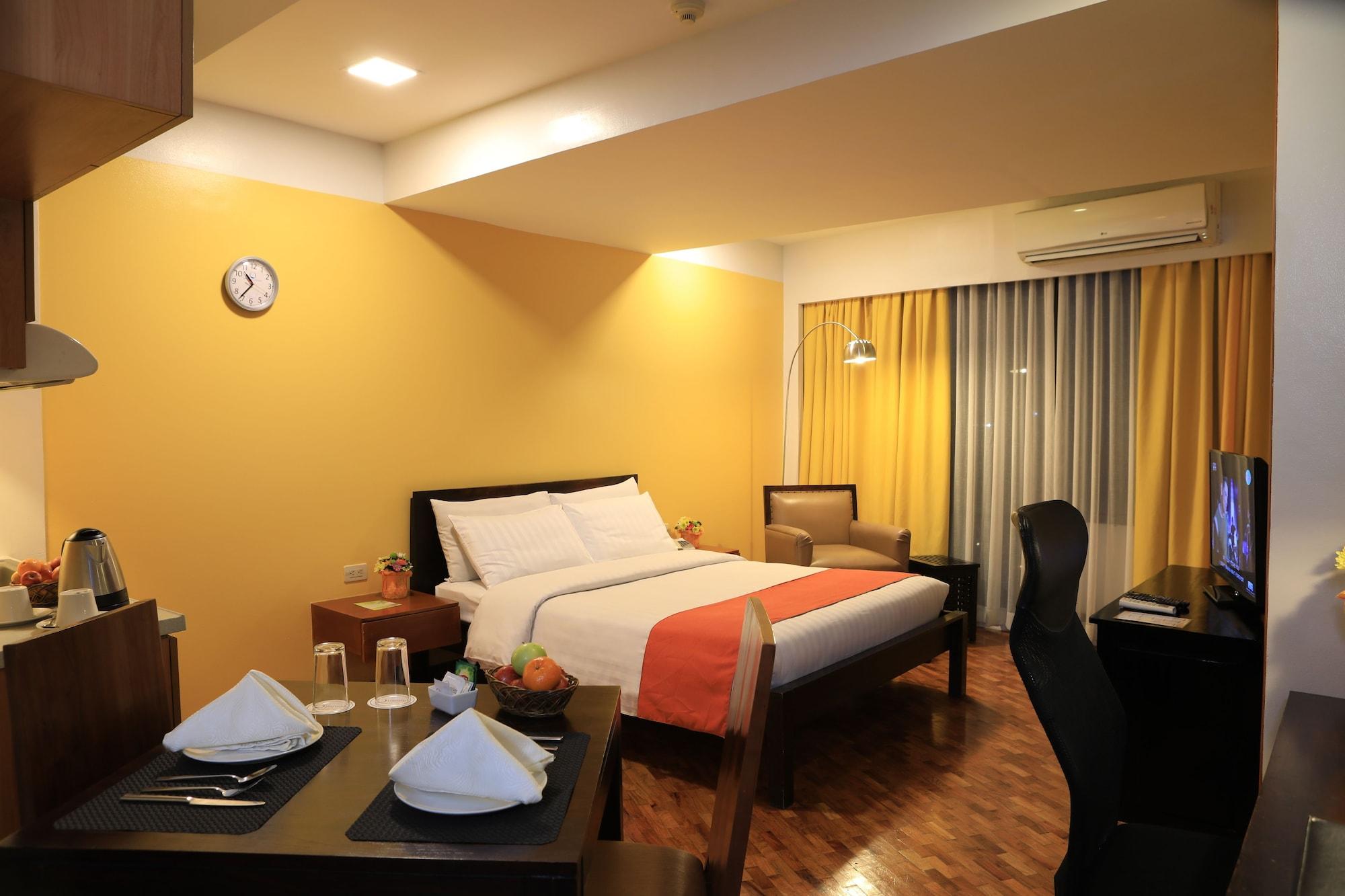 The Malayan Plaza Hotel Pasig City Exterior photo