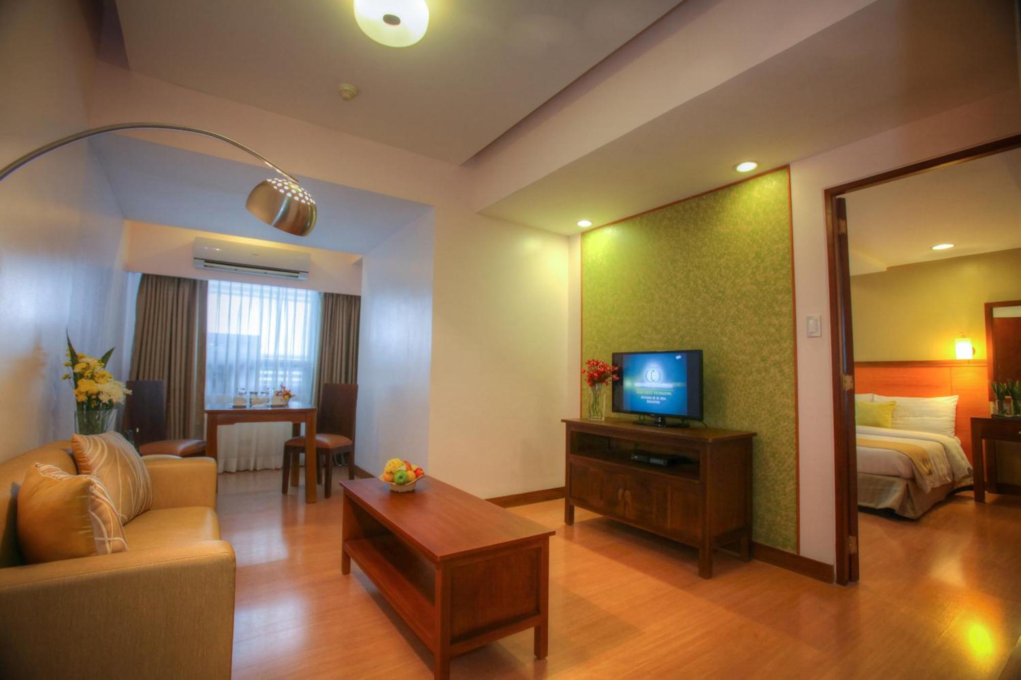 The Malayan Plaza Hotel Pasig City Exterior photo