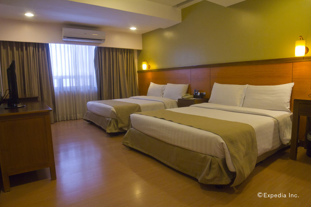 The Malayan Plaza Hotel Pasig City Exterior photo